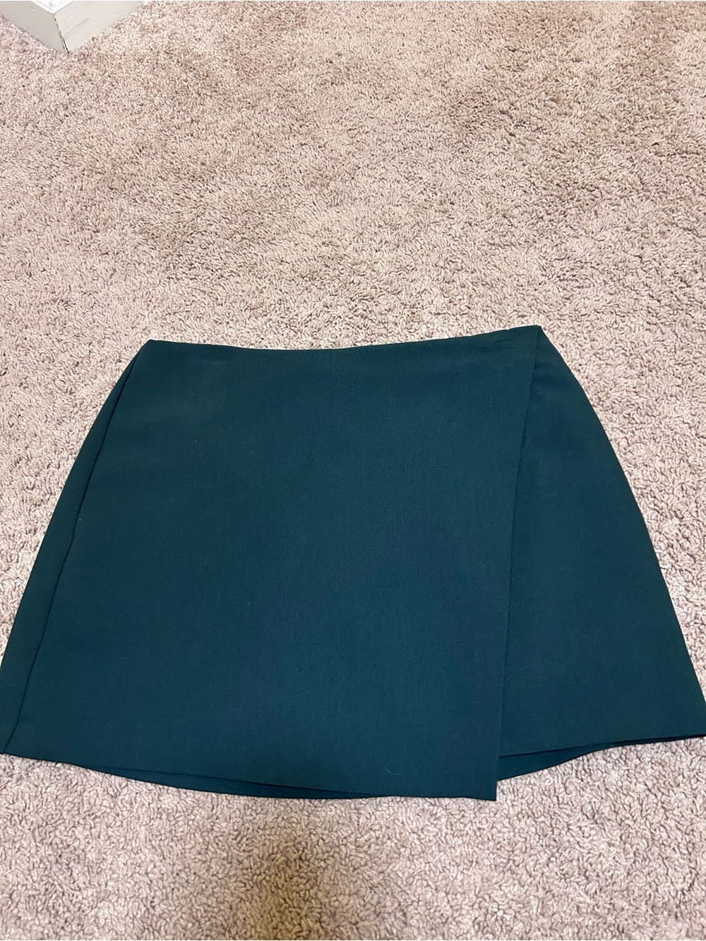 ABERCROMBIE & FITCH - Scarlett Low Rise Skort